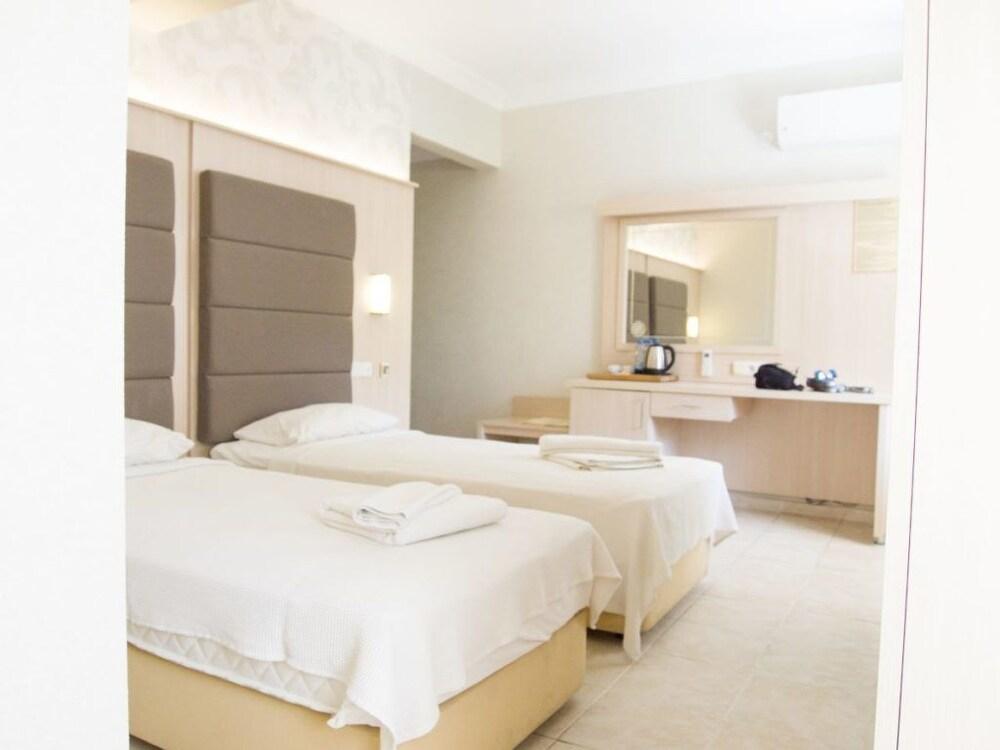 Oz-Can Hotel تورونشْ المظهر الخارجي الصورة
